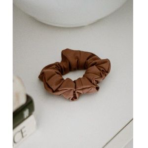 SOLD 💔 NEW Girlfriend Collective scrunchie